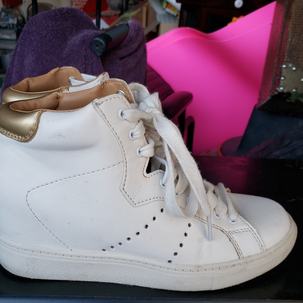 White and gold ladies size 7